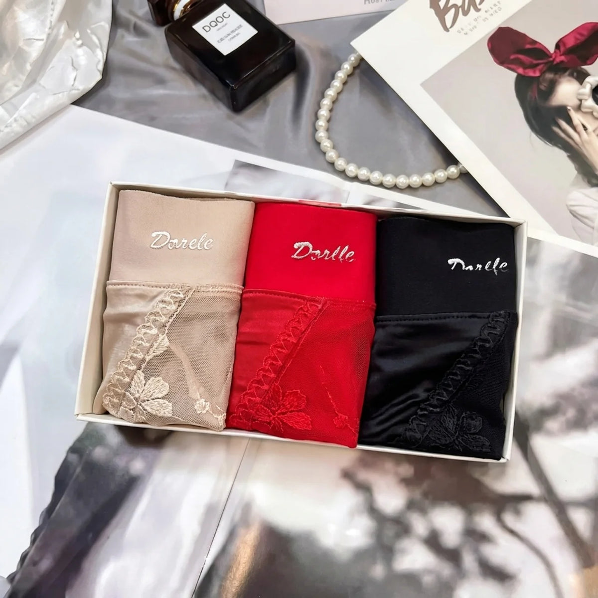 Culotte en Soie Glacée & Dentelle Florale Éléganse Confort et Maintien Lot de 3