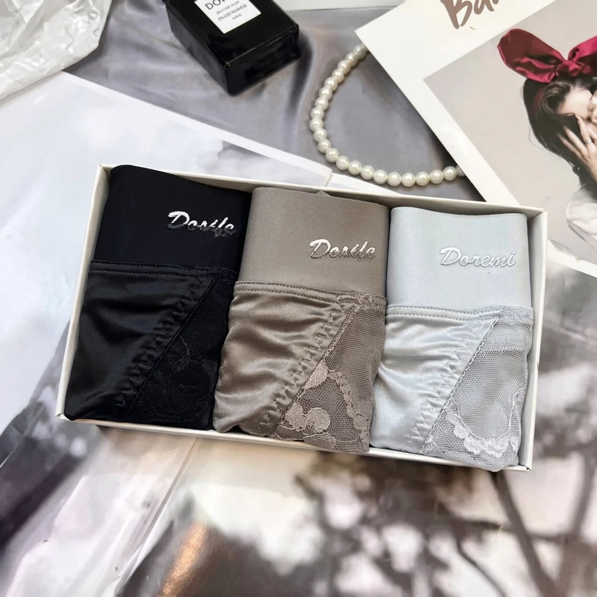 Culotte en Soie Glacée & Dentelle Florale Éléganse Confort et Maintien Lot de 3