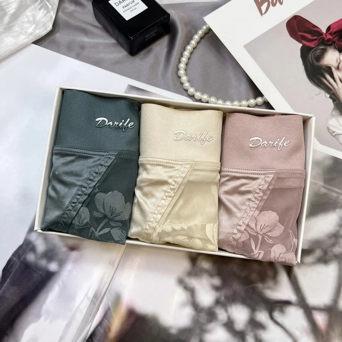 Culotte en Soie Glacée & Dentelle Florale Éléganse Confort et Maintien Lot de 3